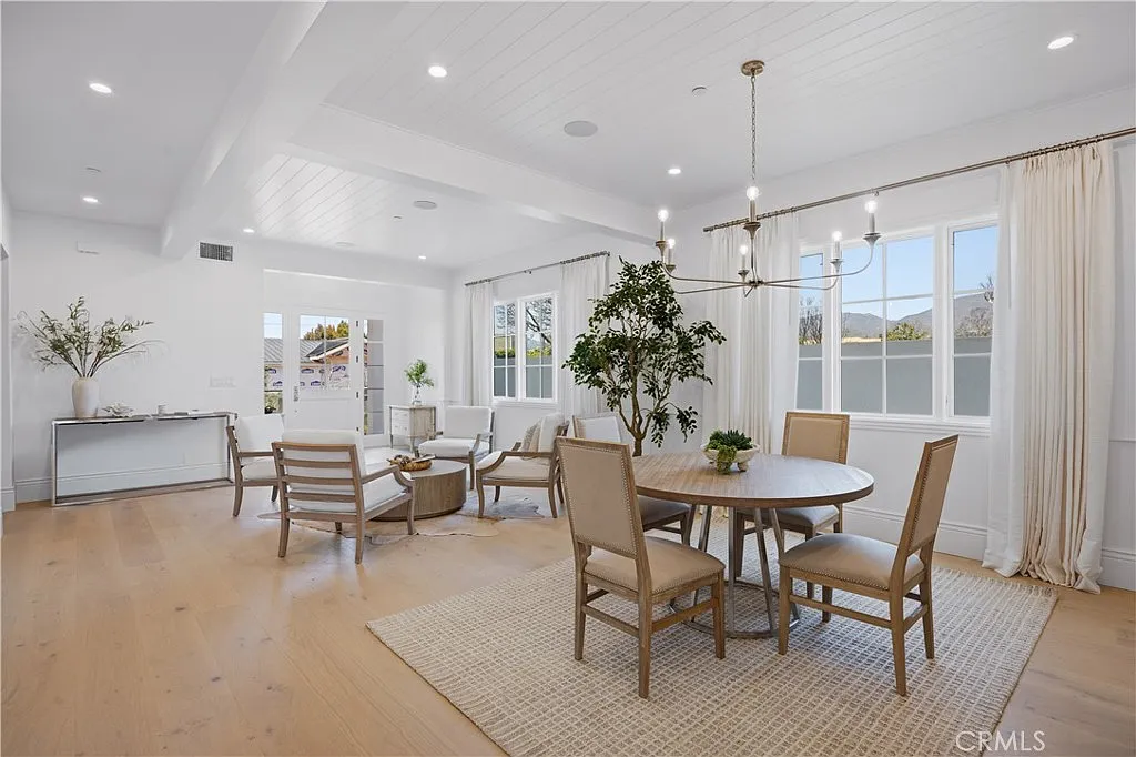 5 bed, 4.5 bath, 3783 sqft, $18,900 — Photo 3