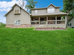 3748 Old Orchard Rd NE, Cedar Rapids, IA 52402