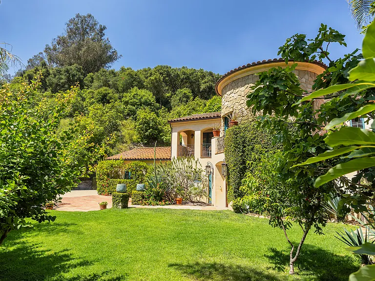 1493 Sycamore Canyon Rd — Photo 43