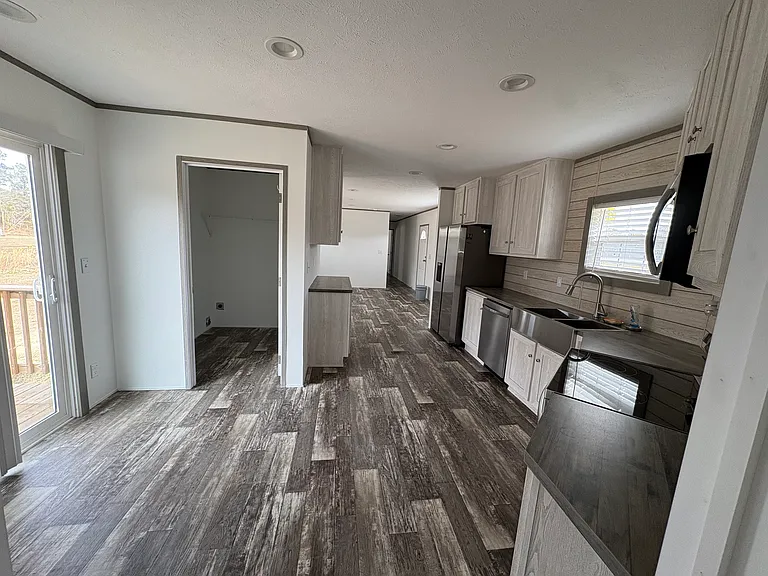 1438 Nathan Dr — Photo 11