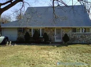 102 Harrow Rd, Levittown, PA 19056