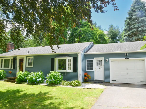 17 Fairlawn Street, Farmington, CT 06032