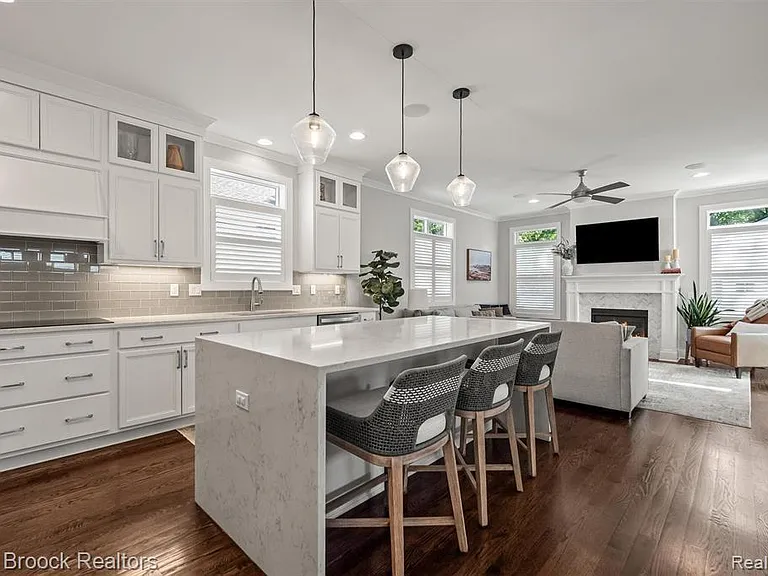 402 N Alexander Ave — Photo 6