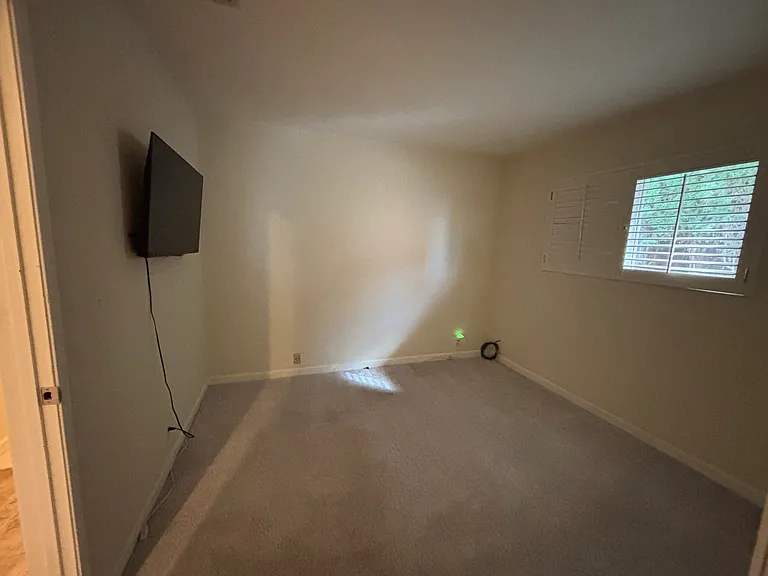 418 Aragon Pl — Photo 3