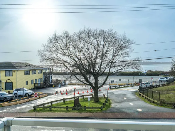 15777 Marine Dr #204, White Rock, BC V4B 1E5