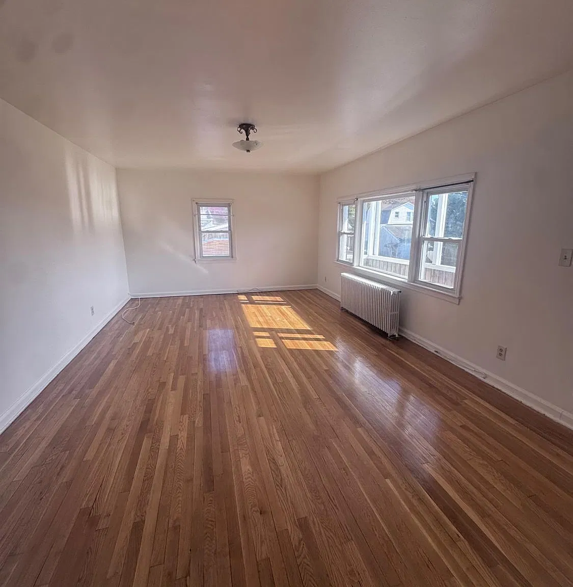5 bed, 2.0 bath, $3,500 — Photo 3