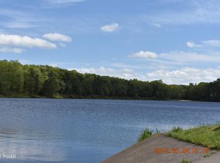 207 E Lake Dr, Milford, PA