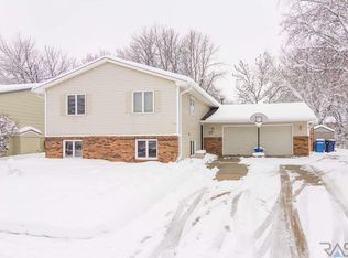 3105 S Greenwood Ave, Sioux Falls, SD 57106