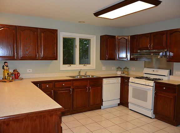4th image of 2565 E Church St