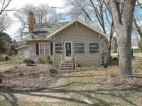 451 N 1st St photo 1