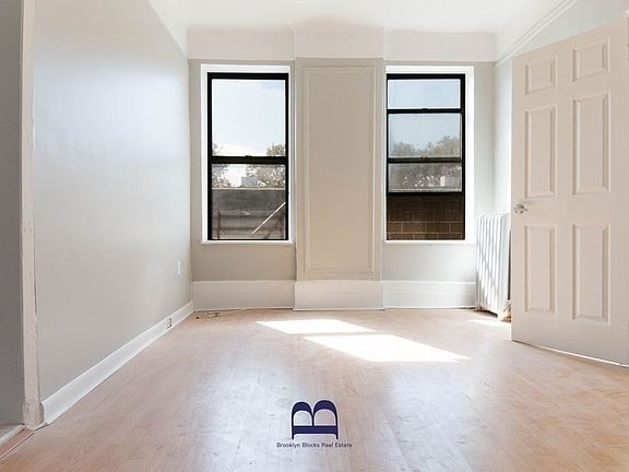 5th image of 1092 President St APT 44