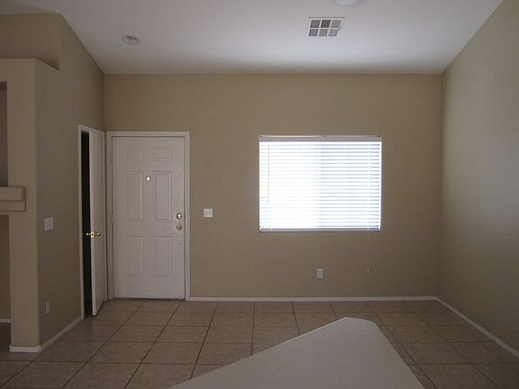 3rd image of 2616 W El Campo Grande Ave