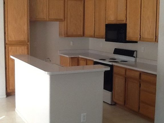 3rd image of 4017 Royal Windsor Dr
