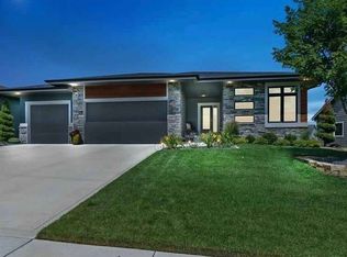 16103 Springbrook Trl, Urbandale, IA 50323