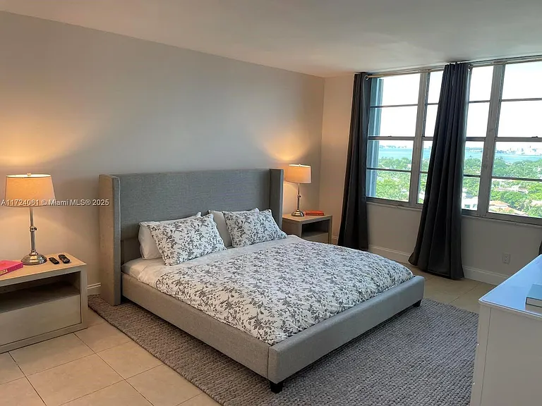 5151 Collins Ave #1722 — Photo 3
