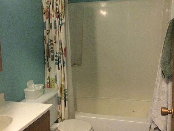 upstairs full bathroom