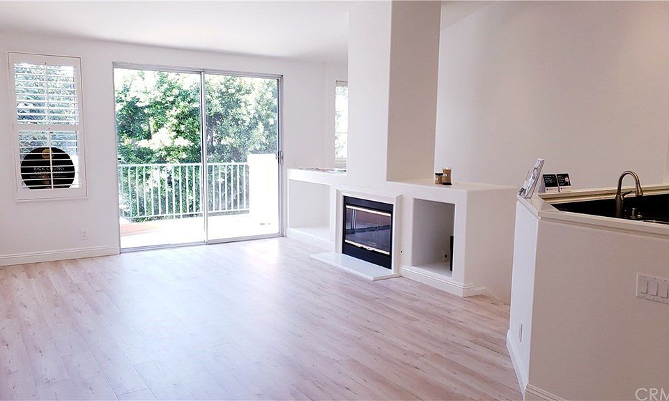 1st image of 109 Marinella Aisle