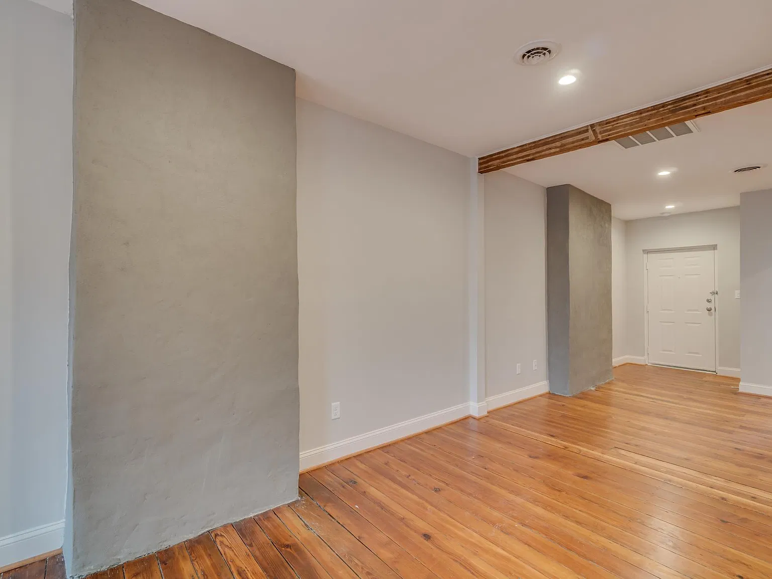 1 bed, 1.5 bath, 930 sqft, $1,850 — Photo 2