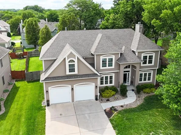 3832 SW Boulder Dr, Lees Summit, MO 64082