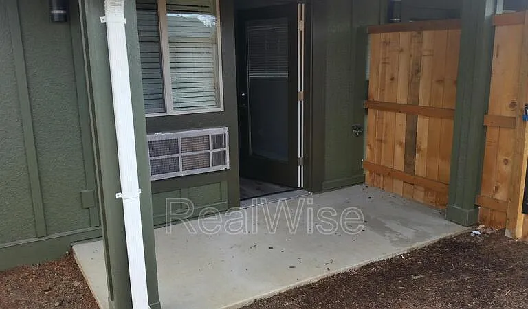 8300 SE Flavel St #102 — Photo 11
