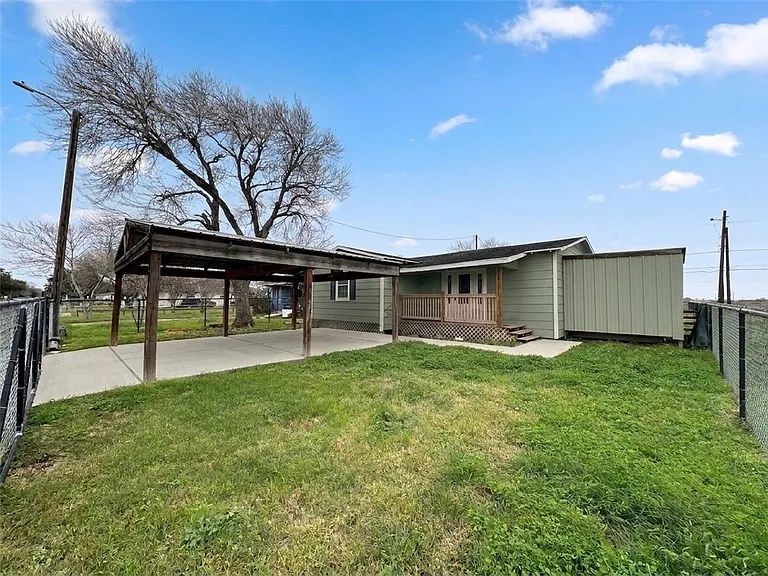 1202 Main Dr — Photo 1