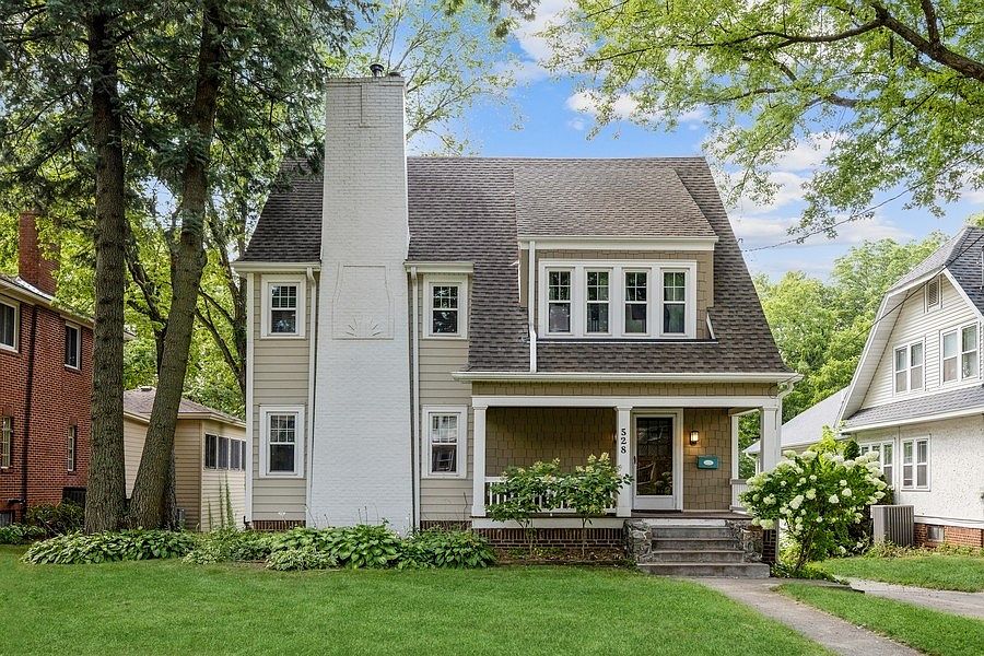 528 Waterbury Cir, Des Moines, IA 50312 Zillow