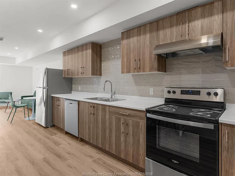 185 Randolph Pl — Photo 28