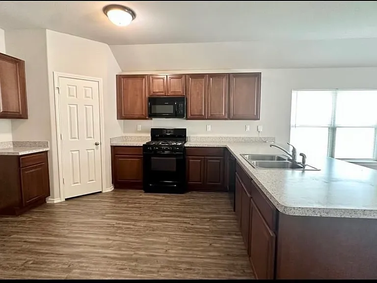 4310 Whisky River Dr — Photo 10