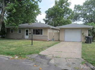 1330 Hilltop Dr, Pekin, IL