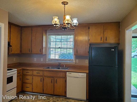 3rd image of 720 Overton Dr