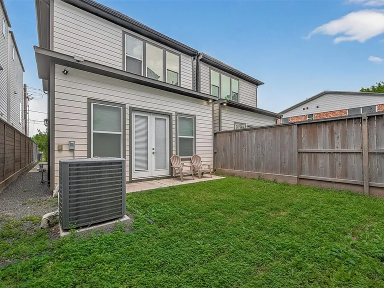 2617 Live Oak St — Photo 31