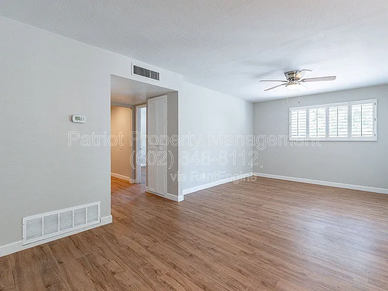 110 W Seldon Ln — Photo 13