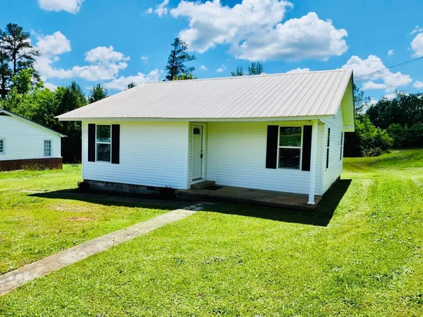 540 Circle Hill Dr, Selmer, TN 38375