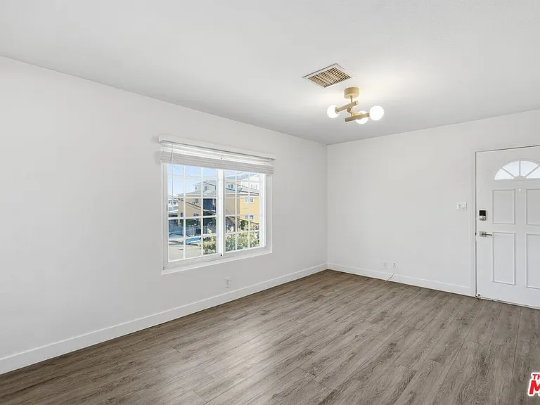 11761 Hart St #6 — Photo 3