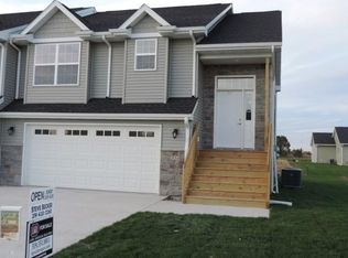 242 Sierra Park Dr, Hills, IA 52235