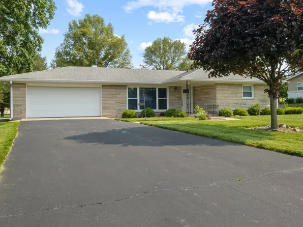 5 Edgelea Dr, Greencastle, IN 46135