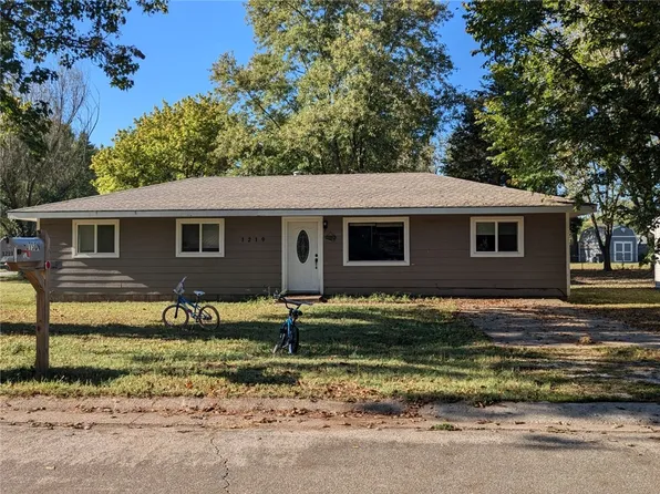 1219 Stratford Pl, Neosho, MO 64850