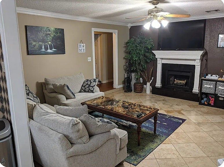 1st image of 3706 Woodcrest Rd