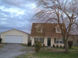 137 Bumpus Mill Rd, Oak Grove, KY 42262