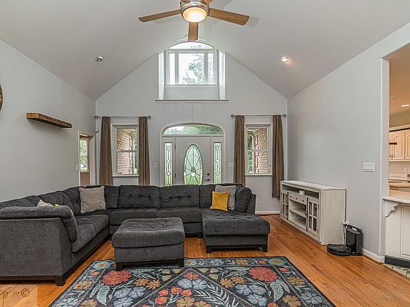 5th image of 201 Clay Brook Dr