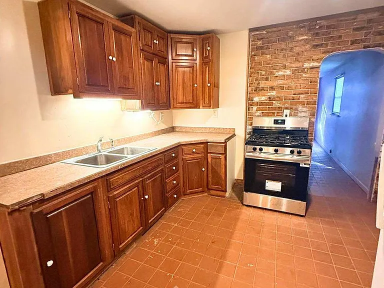 1029 SW Woodward Ave — Photo 4
