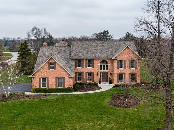 2nd image of 6 Chantilly Ln