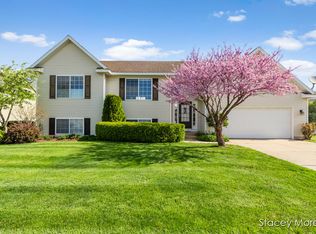 1489 Smith Farms Ct SE, Grand Rapids, MI 49508