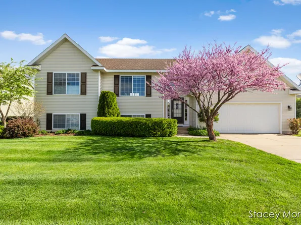 1489 Smith Farms Ct SE, Grand Rapids, MI 49508