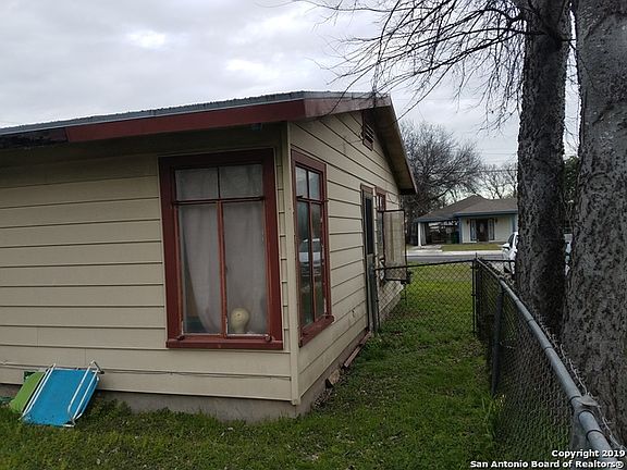 2nd image of 122 Arnaz Dr