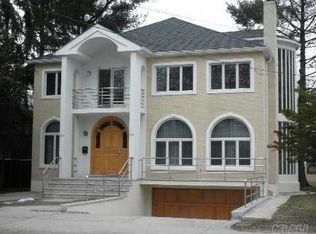 4526 Douglaston Pkwy, Douglaston, NY 11362