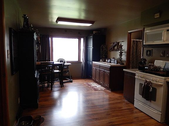 5th image of 450 Blanchette Ave