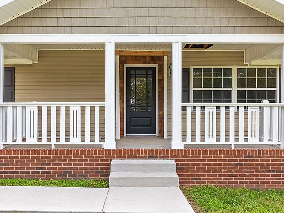 2nd image of 4004 Oakwood Dr