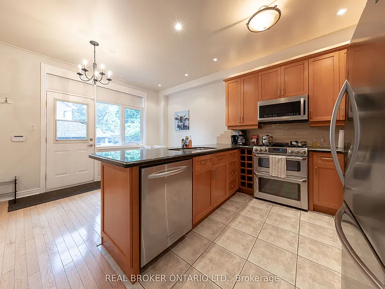 179 Hanson St #MAIN — Photo 8