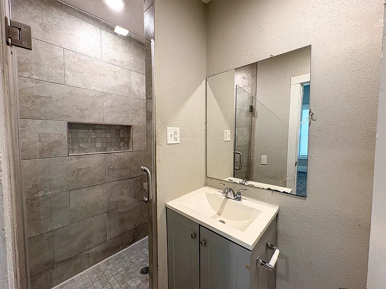 3488 Powell Ave — Photo 5